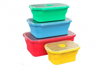 Набор разноцветных пластиковых контейнеров с крышкой