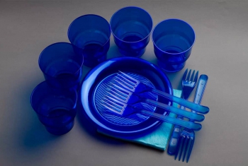 Одноразовая посуда из пластика