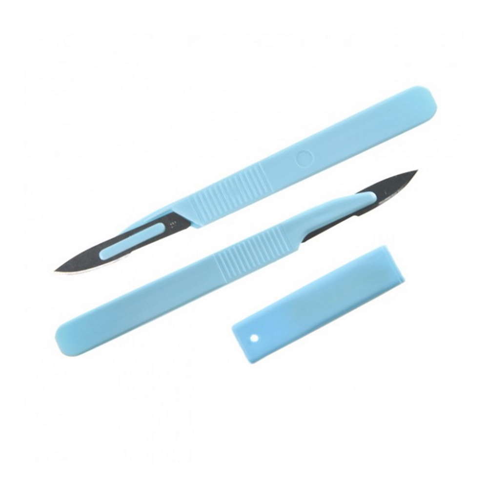 Скальпель с пластмассовой ручкой