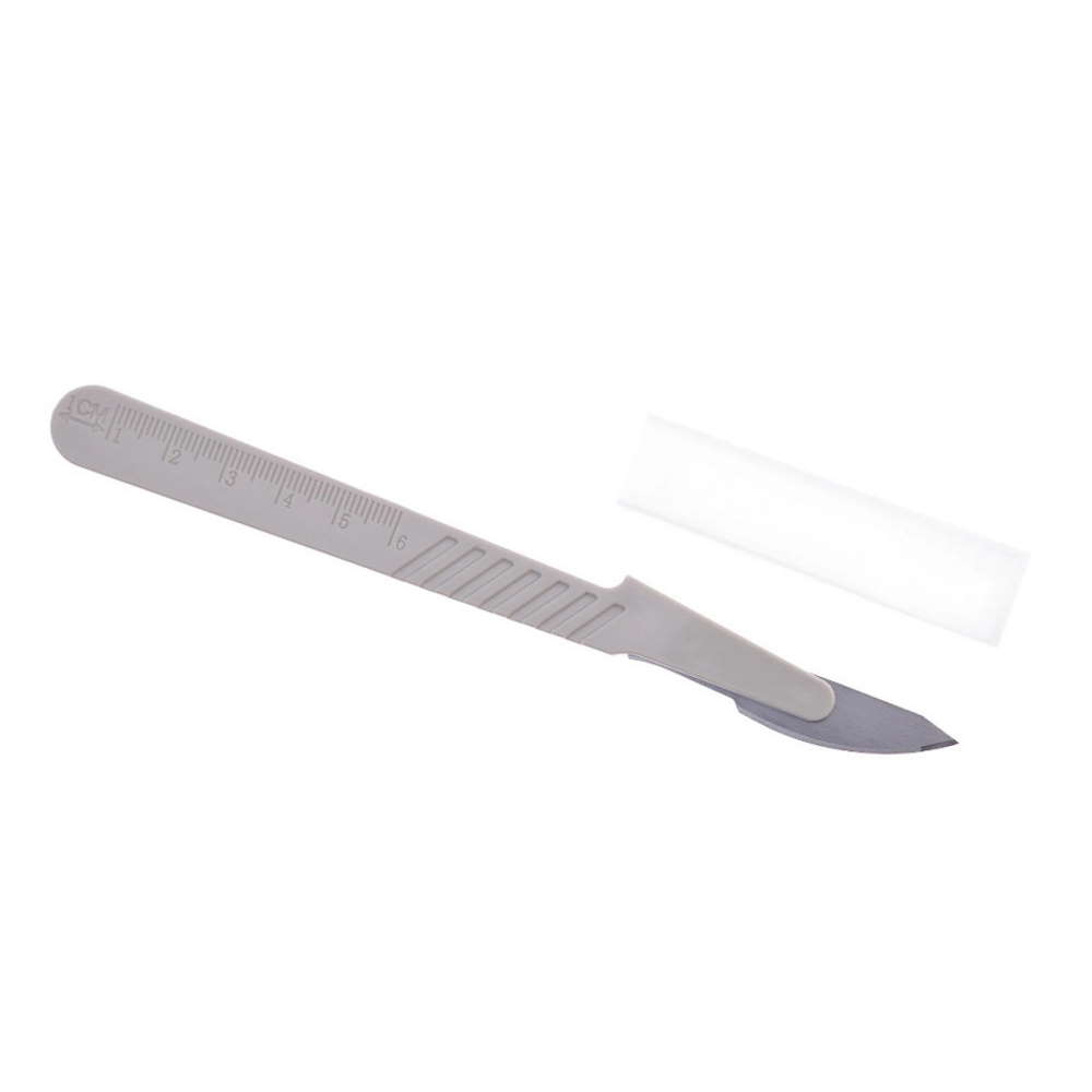 Скальпель с пластмассовой ручкой