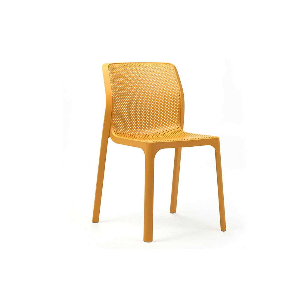 Пластиковый стул