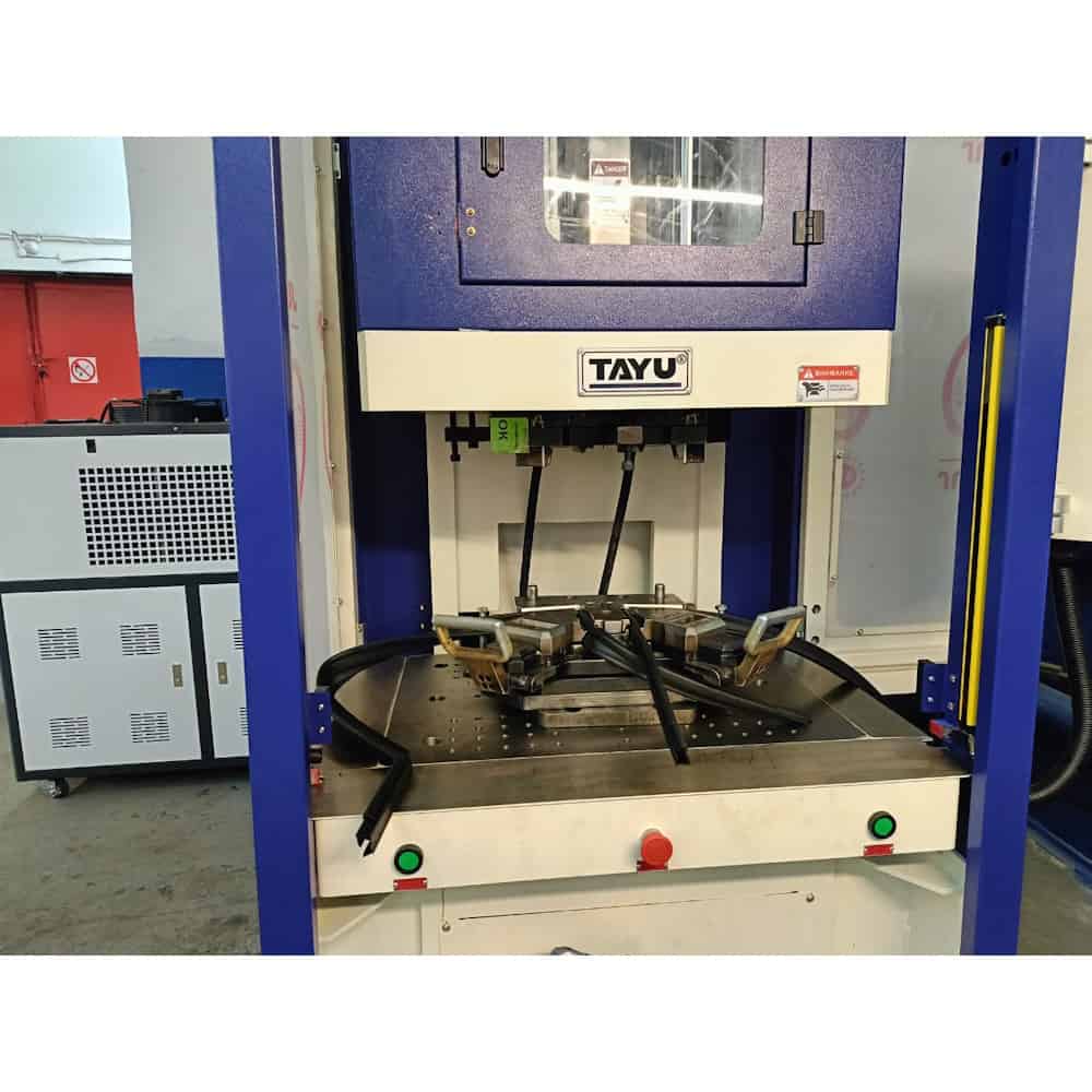 Вертикальный термопластавтомат TYC-400