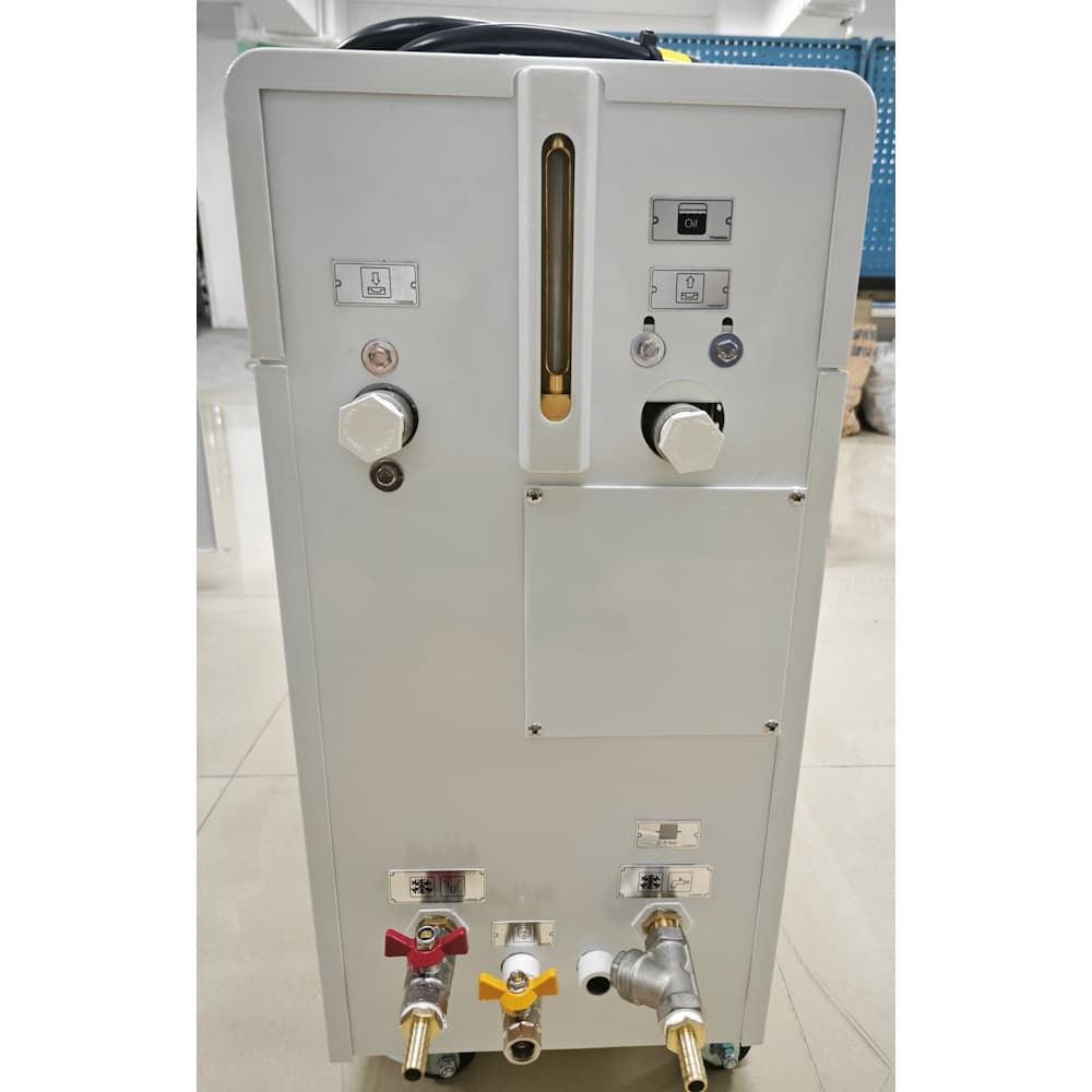 Выходы для подключения пресс-формы и чиллера