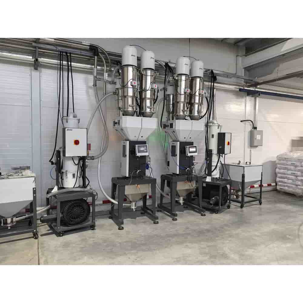 Вакуумные загрузчики SAL-20HP-UG-D на производстве