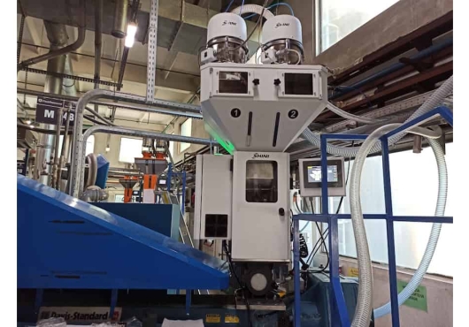 Дозатор SGB-40-4 установленный непосредственно на литьевую машину