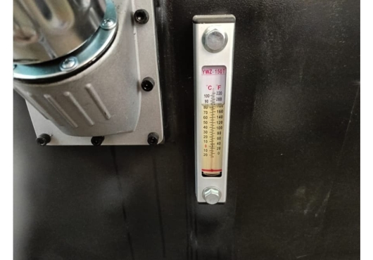 Термометр со встроенным уровнемером масла