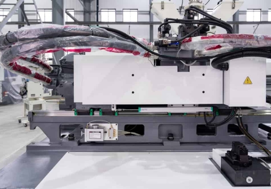 Линейные направляющие узла впрыска