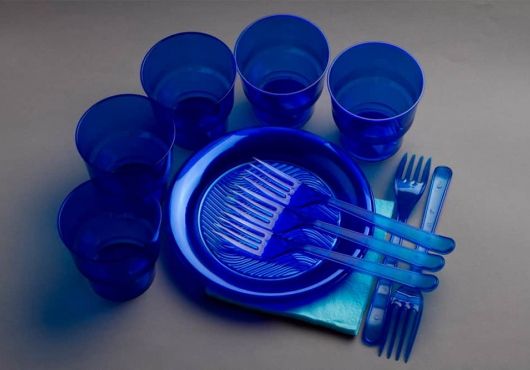 Одноразовая посуда из пластика
