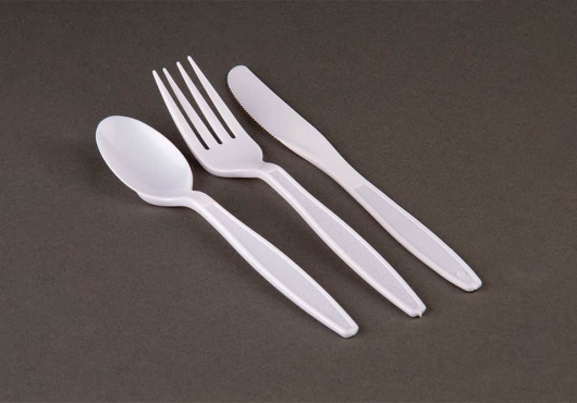 Одноразовые пластиковые ложка, вилка, нож
