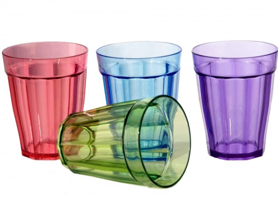 Прозрачные разноцветные пластиковые стаканы
